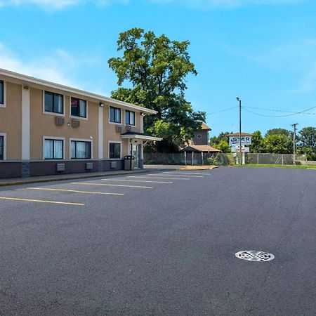 Suburban Studios Portage Exterior photo