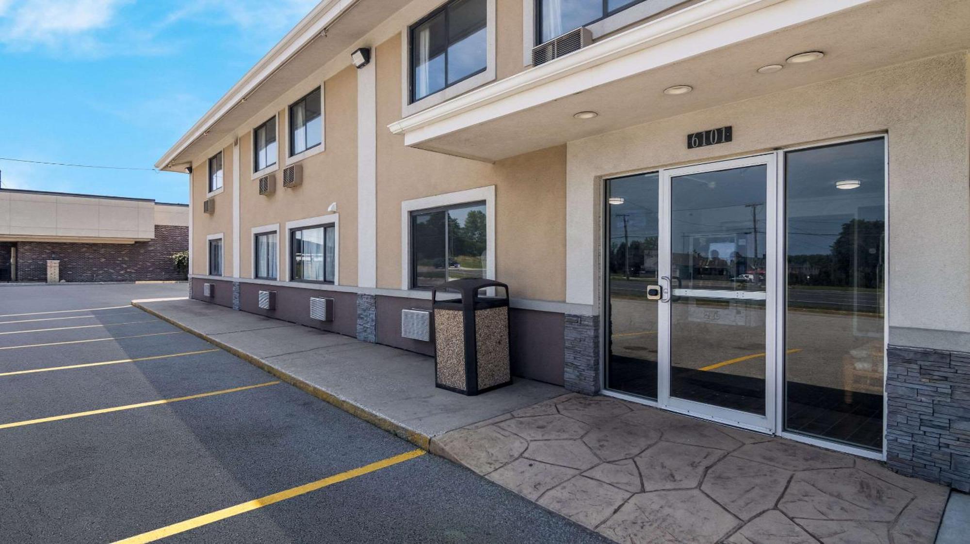 Suburban Studios Portage Exterior photo
